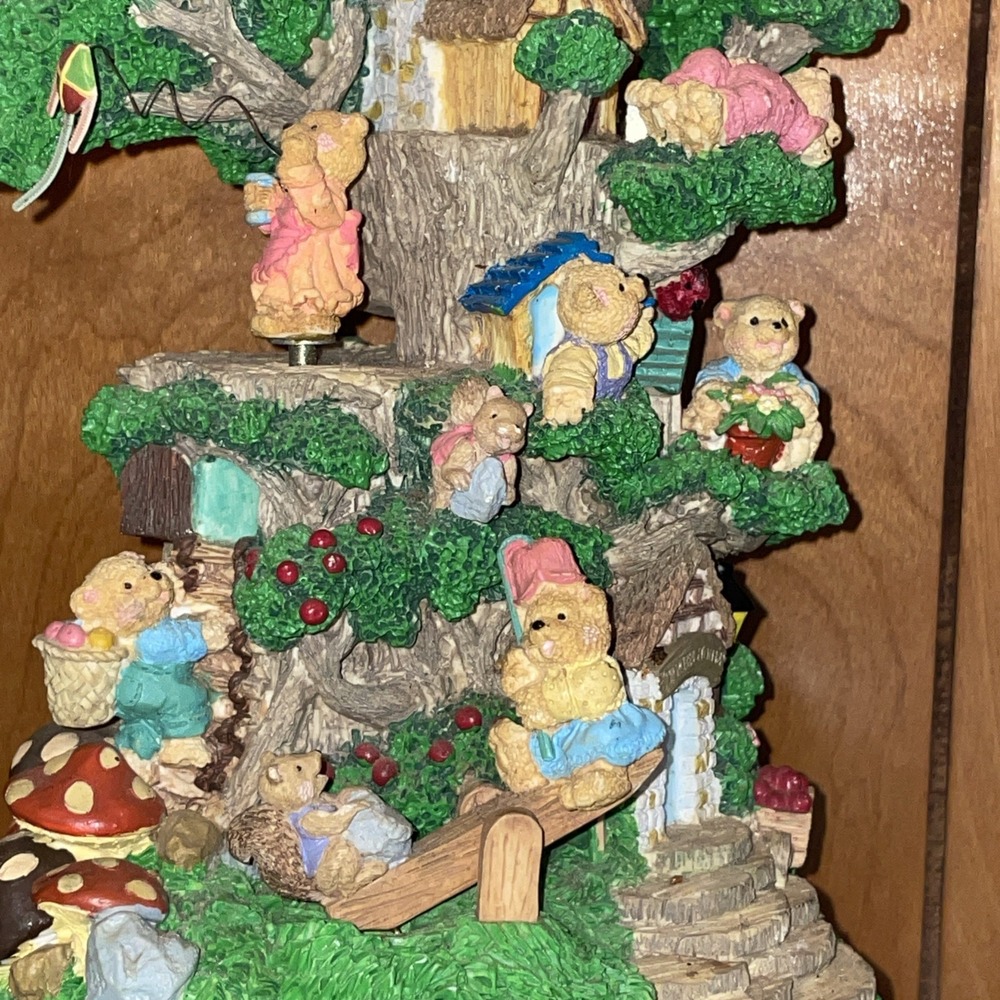 Classic Treasures Musical Box Animated Teddy Bears Tree Plays "Edelweiss"‎